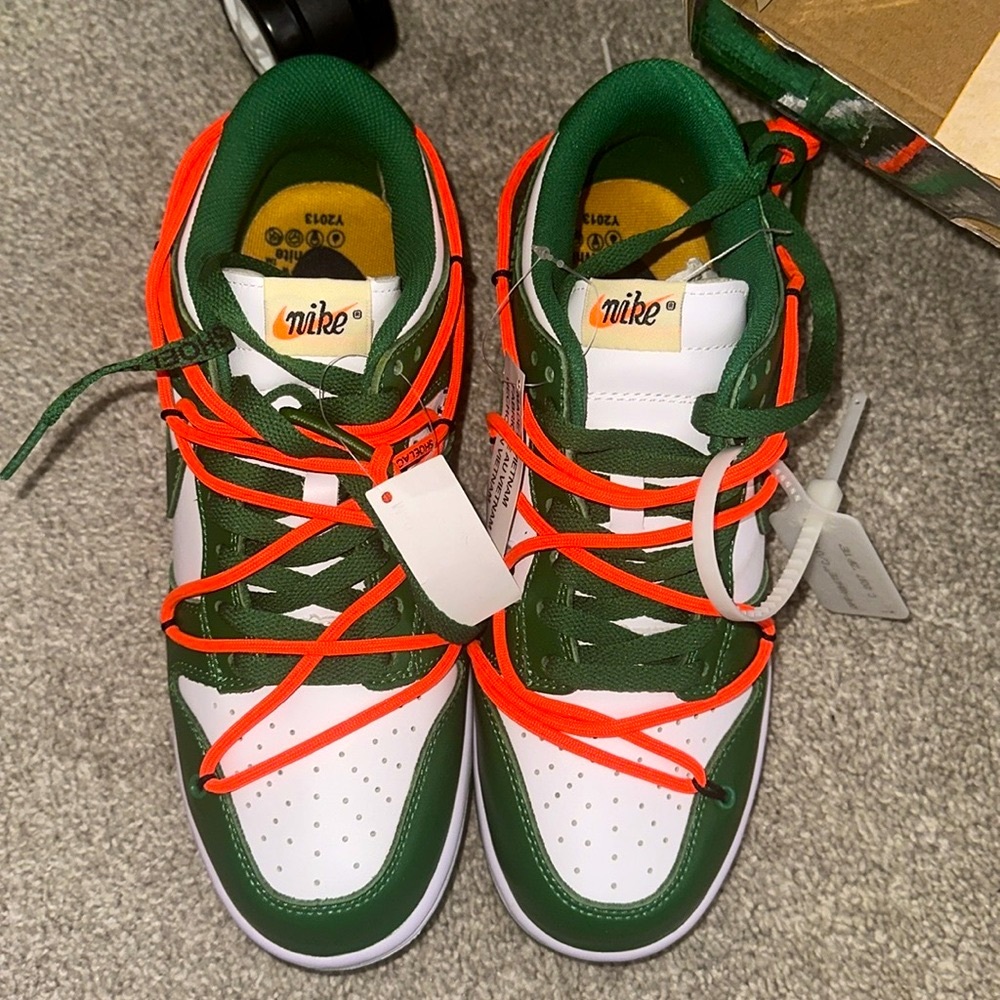 Off-white dunks size 9 1/2 women’s 8 men’s